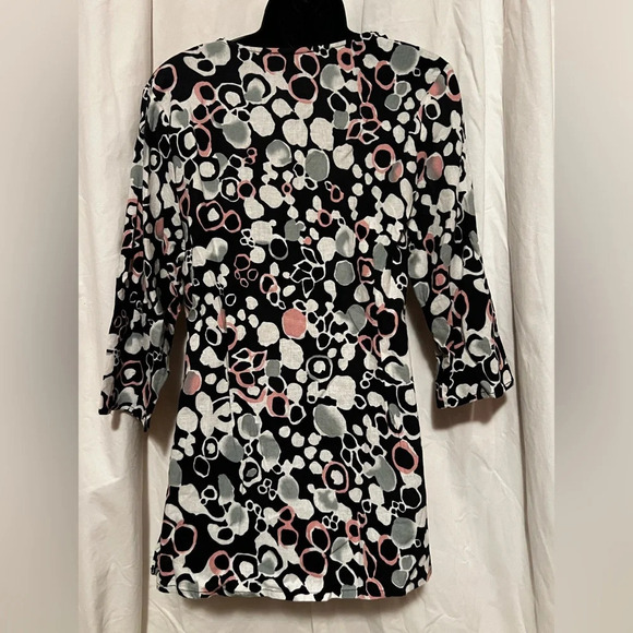 Carol Little Women's V Neck Top Bronze Button Embellishments Sz XL Blk/Wht/Pink - Picture 2 of 5